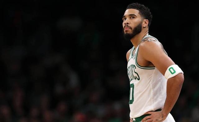 Yabo-塔图姆重返赛场，锐不可当首场状态出色，切尔西观众沸腾！全场沸腾不已-Yabo