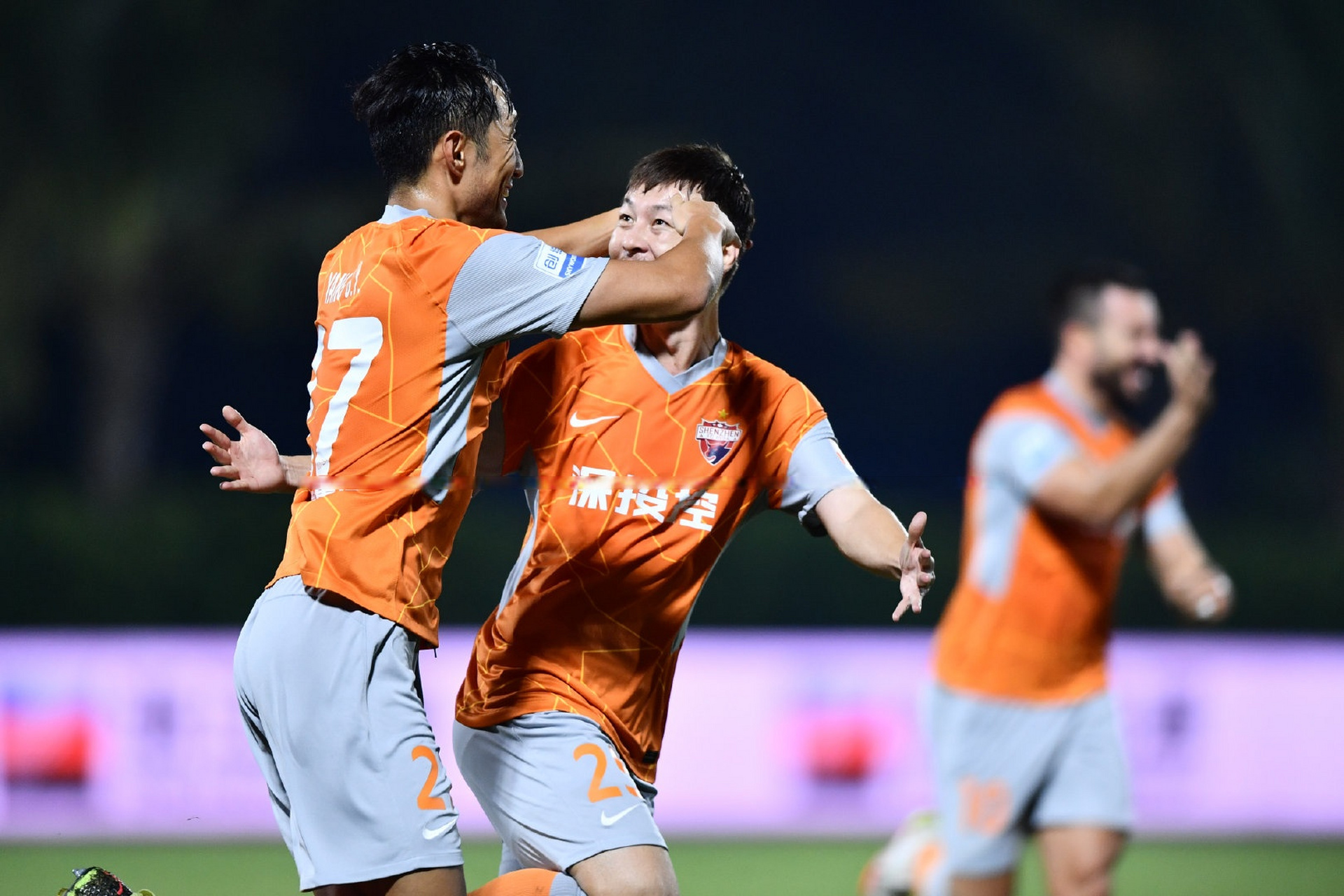 包含浙江队今晨回应争议，志在亚冠名次提升，球迷炸锅，控场能力受关注的词条